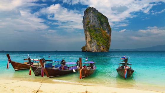 thailand_algemeen_zuid-thailand_bootjes_strand_andaman zee_b.jpg