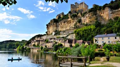 frankrijk_dordogne_beynac-et-cazenac_vakantie-dordogne_kasteel-beynac_shutterstock