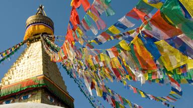 nepal_kathmandu_boudhanath-stupa_vlaggetjes_1_f.jpg