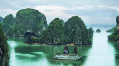 Vietnam_Halong_Bay_Bhaya_Cruise_Overview2