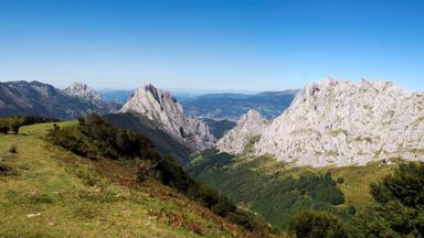 spanje_baskenland_parque-natural-urkiola_bergen_getty-760156251