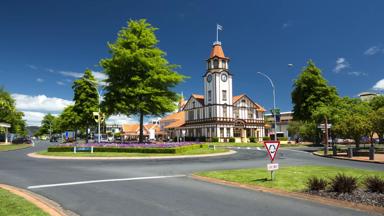 nieuw-zeeland_rotorua_centrum_vvv_koloniaal_b.jpg