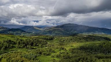 schotland_centrale-schotse-hooglanden_trossachs-national-park_dunblane_bos_heuvels_wolken_pixabay
