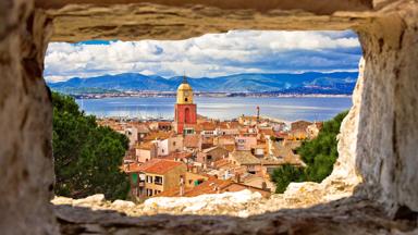 frankrijk_provence_cote-dazur_saint-tropez_zee-kerk-stad_shutterstock