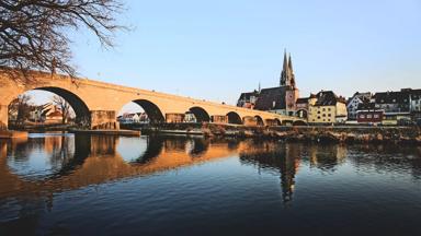 duitsland_beieren_regensburg_rivier_donau_brug_kerk_pixabay
