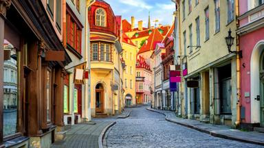 estland_harjumaa_tallinn_oude-centrum_straatje_shutterstock_490242040