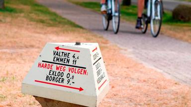 nederland_drenthe_borger_fietsen_wegwijspaddenstoel