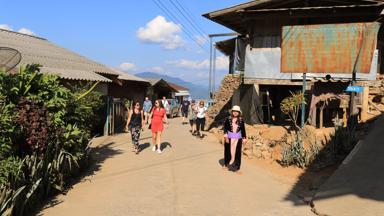 thailand_chiang-rai_lamu-bergstam_dorp_reiziger_straatbeeld_f