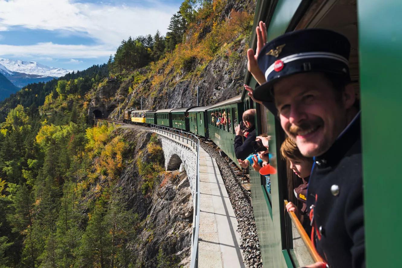 Auf Reisen mit dem Kinder-Kondukteur der RhB auf der Strecke Landquart - Filisur.