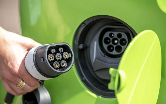 Stop opbrengsten van autobelasting in elektrisch rijden