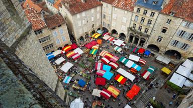 Frankrijk-Occitanie-Aveyron-Villefrance-de-Rouergue-marktplein©CRT Occitanie-Dominique.Viet