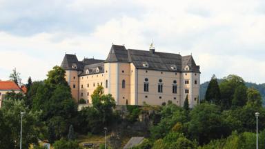 oostenrijk_opper-oostenrijk_grein_grerinburg_fort_heuvel_shutterstock-82025299