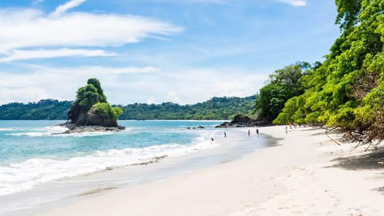 Costa-Rica-Manuel_Antonio-Strand-GettyImages