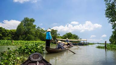 vietnam_mekong-delta_tra-su_roeiboot_groep_rivier_boottocht_shutterstock_560192473