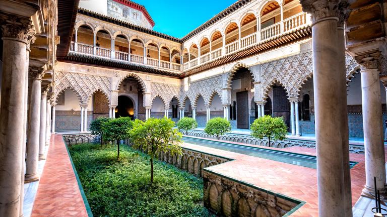 spanje_andalusie_sevilla_real-alcazar_paleis_binnenplaats_shutterstock_1046724280