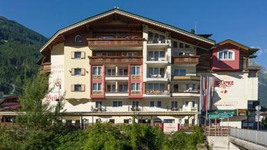 Oostenrijk_Tirol_Zillertal_Mayrhofen_Hotel-Brücke_buitenaanzicht_a