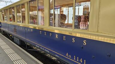 Zwitserland_nostalgische treinrondreis_wagon Pullman Express op station_h