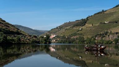 vakantie_portugal_porto_douro-vallei_rivier_boot_wijngaarden_heuvels_associacao-de-turismo-do-porto-e-norte