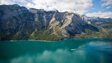 canada_alberta_banff_lake-minnewanka_a