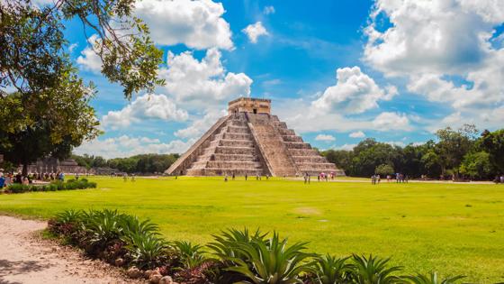 Mexico-Yucatan-Chichen_Itza-Kukulcan-shutterstock