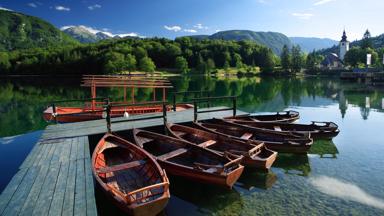 slovenie_gorensjka_julische-alpen_triglav-nationaal-park_bohinj_steiger_kerk_gebergte