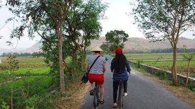 indonesie_java_fietstocht_toerist_w.jpg