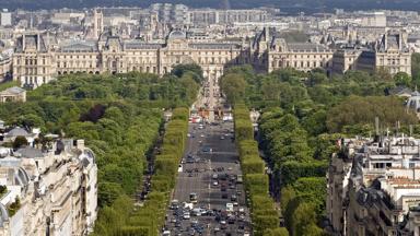frankrijk_ile-de-france_parijs_champs-elysees_louvre_uitzicht_stad_shutterstock