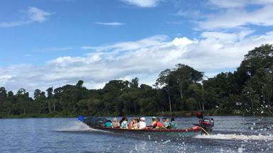 suriname_danpaati_toeristeninboot_rivier_f