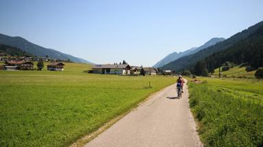 Fietsrondreis_Pustertal_San Candido - Lienz_Radler ©AdobeStock_Roberto Zocchi