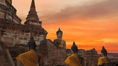 thailand_centraal-thailand_ayutthaya_oude-stad_boeddha-bij-tempel_zonsopgang_b.jpg