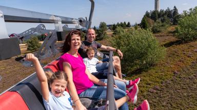 Duitsland_Sauerland_Willingen_Adventure Willingen_familie in de lift_h