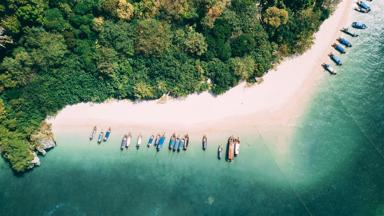 thailand_algemeen_bootje_andaman-zee_overzicht_strand_luchtfoto_b.jpg