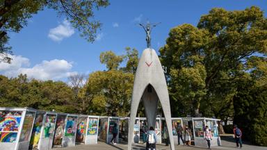 japan_honshu_hiroshima_kindervredesmonument_sadaku-sasiki_4_b