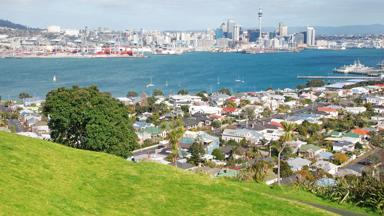 nieuw-zeeland_auckland_skyline_b