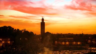 marokko_marrakech-safi_marrakesh_djemaa-el-fna_markt_plein_schemering_zonsondergang_lichtjes_b