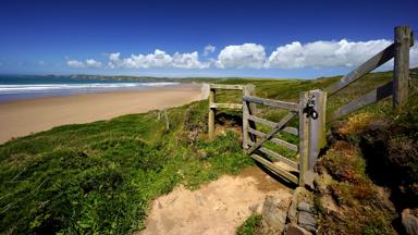 wales_pembrokeshire_st-davids_strand_zee_hek_GettyImages-581255451