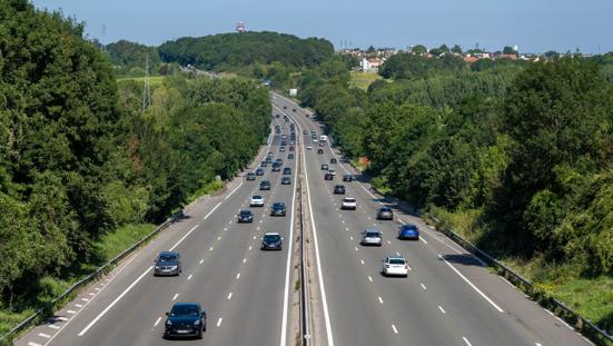 Verkeer op een snelweg.