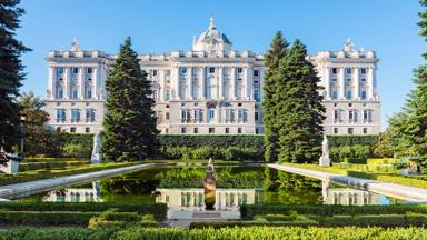 spanje_madrid_koninklijk-paleis_sabatini-tuinen_shutterstock