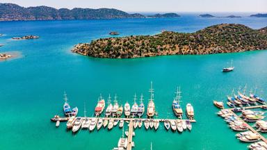 turkije_antalya_kekova_kas_haven_GettyImages-1002918078