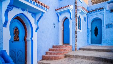 marokko_tanger-tetouan-al-hoceima_chefchaouen_blauw_deuren_trap_b