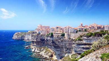 frankrijk_corsica_bonifacio_kliffen_zee_dorp_GettyImages-503119095