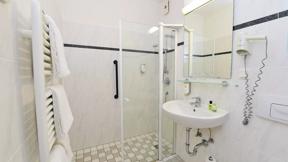 hotel_duitsland_brilon_hotel-am-kurpark_badkamer