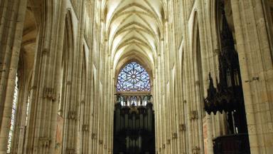 frankrijk_normandie_rouen_abdijkerk-van-saint-ouen_interieur_shutterstock_11062423_.jpg