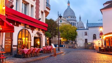 frankrijk_parijs_montmartre_cafe_shutterstock