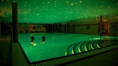 denemarken_jutland_grasten_enjoy-resorts-marina-fiskenaes_welness-avond-zwembad_h