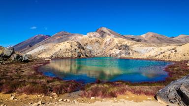nieuw-zeeland_noordereiland_tongariro-national-park_emerald-lake_meer_spiegel_shutterstock