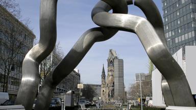 duitsland_berlijn_berlijn_sculptuur_metaal_bankjes_kaiser-wilhelm-gedachtniskirche_kerk_shutterstock.jpg