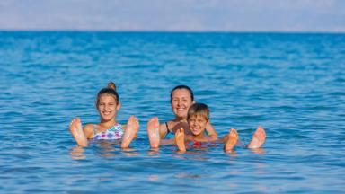 israel_zuid_dode-zee_drijven_familie_gezin_kind_b.jpg