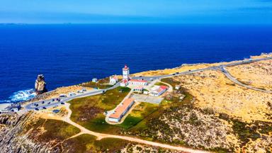 portugal_leiria_peniche_meest-westelijk-europa_vuurtoren_kust_shutterstock