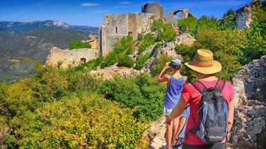 Frankrijk-Occitanie-Aude-Katharen-Chateau-Peyrepertuse-stel©CRT Occitanie-G.Deschamps